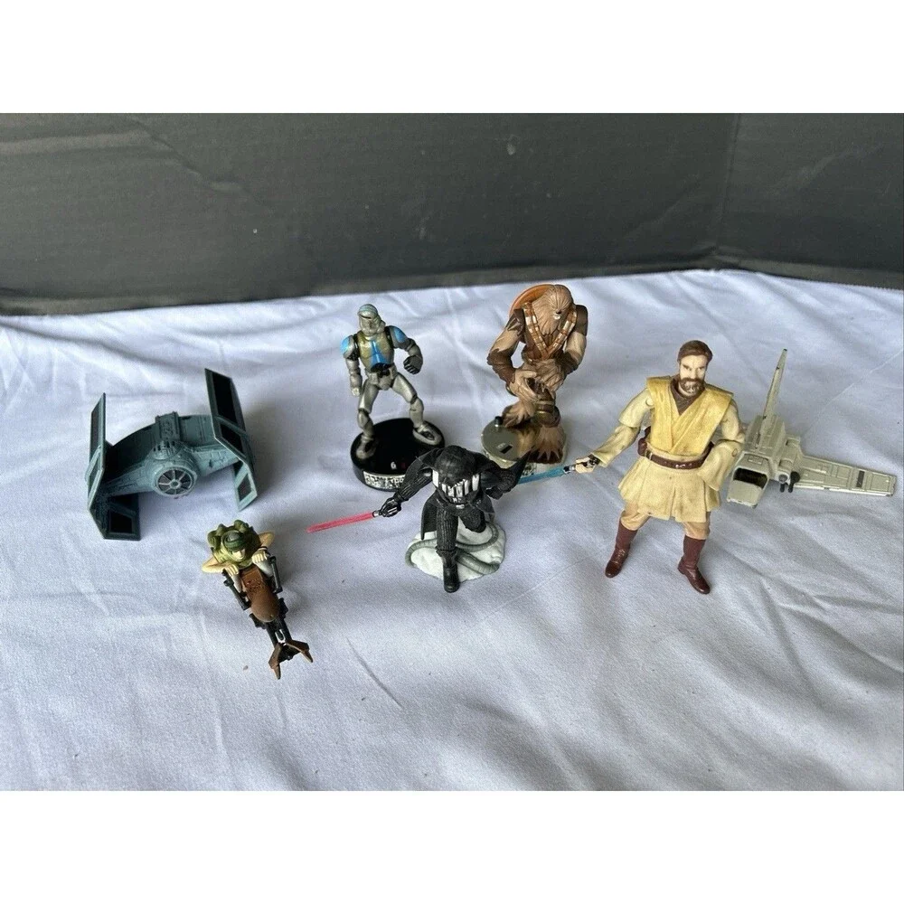 star wars lot- 2 Hot Wheels Ships,2 Attacktix Figures, And 3 Action Figures!
